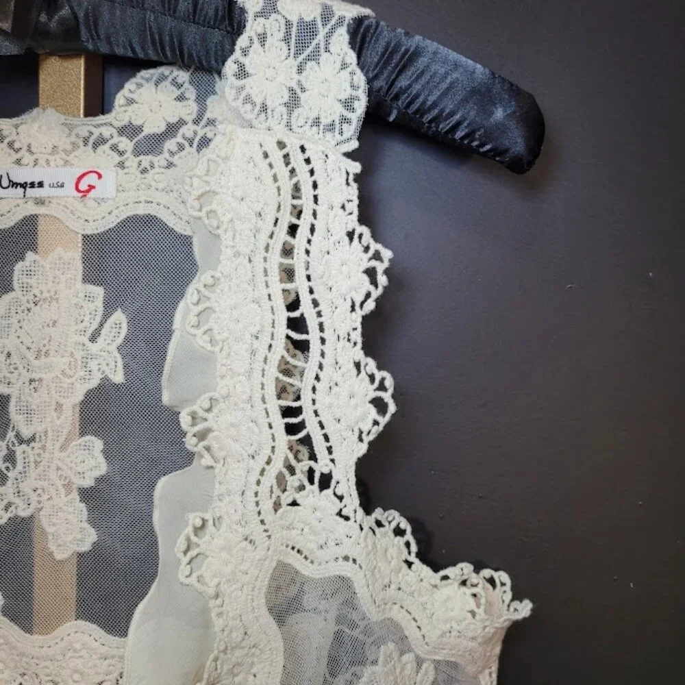 Umgee Women's Boho Style Lace Ruffle Crop Vest S/M - Picture 3 of 10